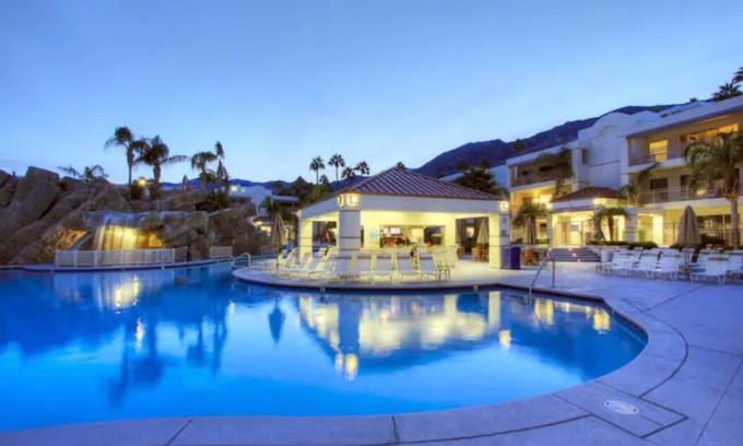 Canyon Corridor Condo | Perfect for 6! 2/1 Condo w/Kitchen!