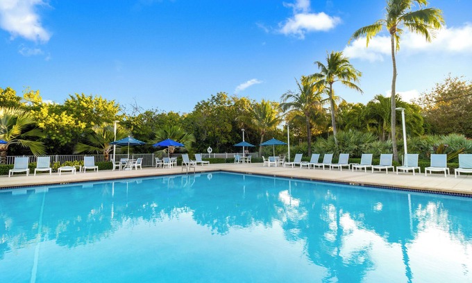 Tavernier Apartment | Perfect for Groups! 2 Units with Ocean View, Full Kitchens, Outdoor Pool!