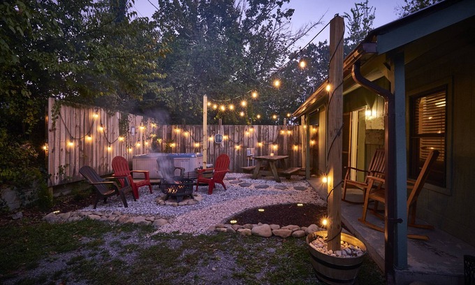 Pigeon Forge House | Perfect for Jeep Invasion! Steps To The Parkway