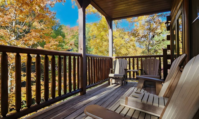 Hemlock Hills Cabin | Perfect for Large Families 5BR Gatlinburg Cabin w/Game Room, Theater & HotTub