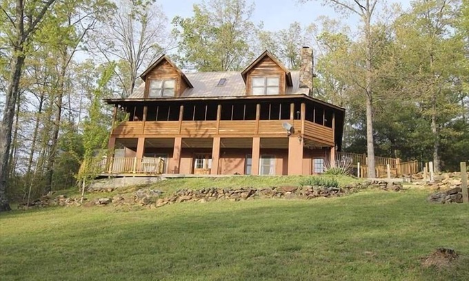 Tellico Plains House | Perfect for Large Groups! Quiet and Seclusion in the Cherokee National Forest.
