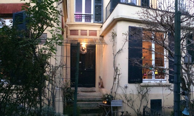Sceaux Bed & Breakfast | Perfect for Paris 2024 Olympics! Total 3: 2 Adults and a Child/teenager