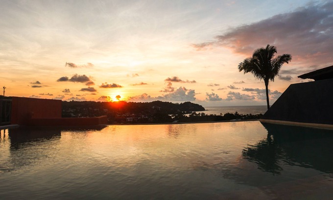 North End Apartment | Perfect for small family, great 180 views from pool at rooftop.