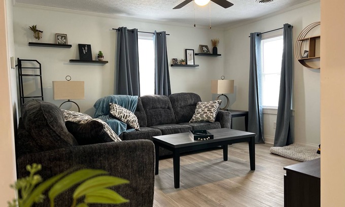 Lebanon House | Perfect for Traveling Professionals. Rent By The MonthnUpdated 2BR in Town
