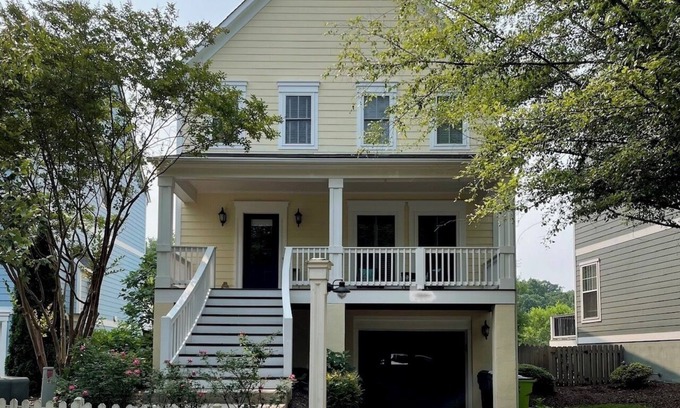 Charlottesville House | Perfect for UVA Graduation! Walking distance to Football Stadium and Grounds.