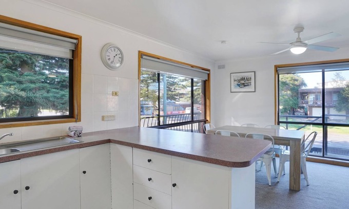Port Fairy House | Perfect for your beach holiday, you are only a stone's throw to the Port Fairy East Beach