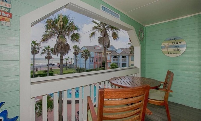 Galveston Condo | Perfect Getaway! A Dream Vacation with Beach & Pool Views