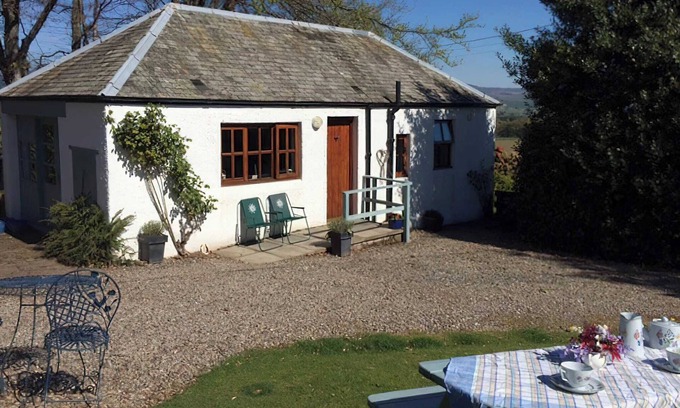 Muthill Cottage | Perfect getaway for two, in a picturesque setting.