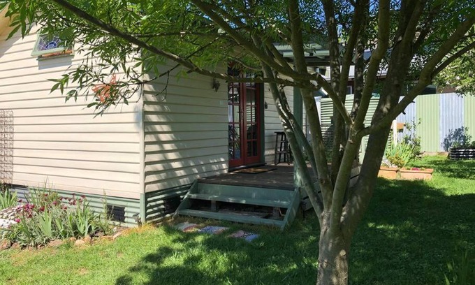Hepburn Apartment | Perfect Hideaway for two ... Hepburn Spa Country