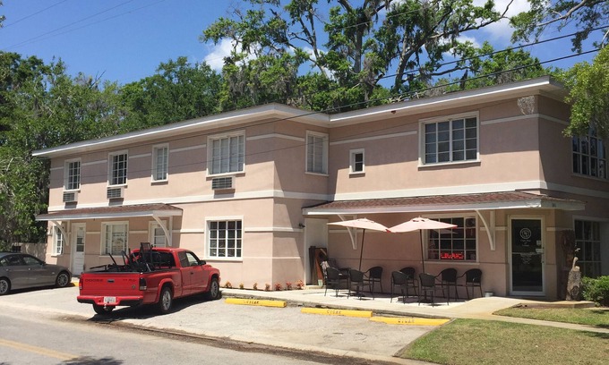 Uptown Apartment | Perfect In Historic Downtown Beaufort + Discounts & Bikes. GREAT Reviews, (A+)!