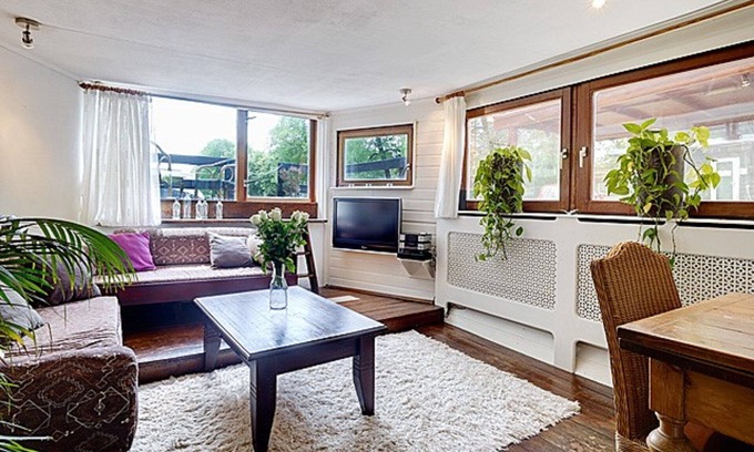 Staatsliedenbuurt Boat Rental | Perfect located charming houseboat in the center of Amsterdam Jordan clo