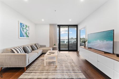 Kingston Apartment | Perfect Location 1-Bed with Balcony, BBQ & Parking