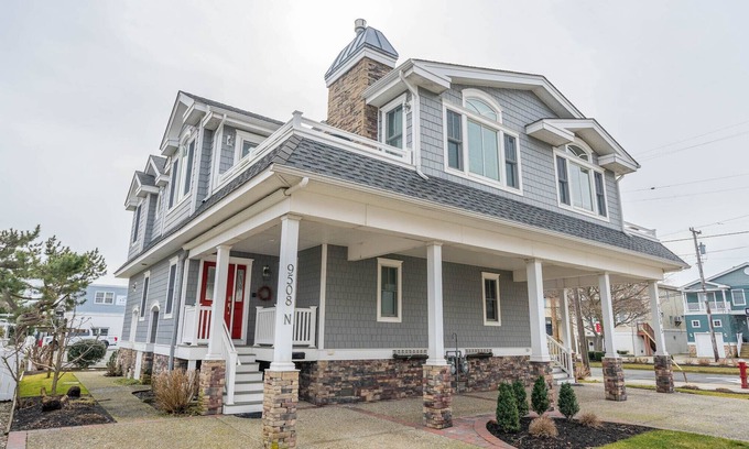 Stone Harbor House | Perfect location! Dog friendly townhome in the heart of Stone Harbor