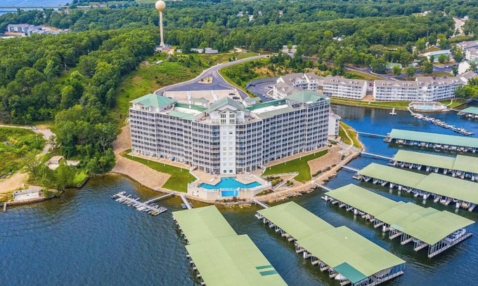 Osage Beach Condo | Perfect Location! Newly Remodeled- 2021 Condo right in the heart of Osage Beach