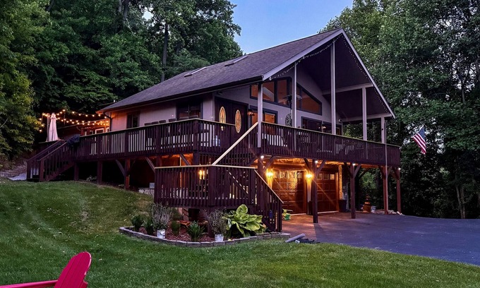 Maggie Valley House | Perfect Mountain Getaway W/Gas Fireplace,Full Kitchen, and Wifi | Dog Friendly
