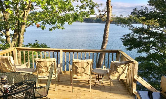 Wautoma House | Perfect Multigenerational Family Retreat on Big Silver Lake
