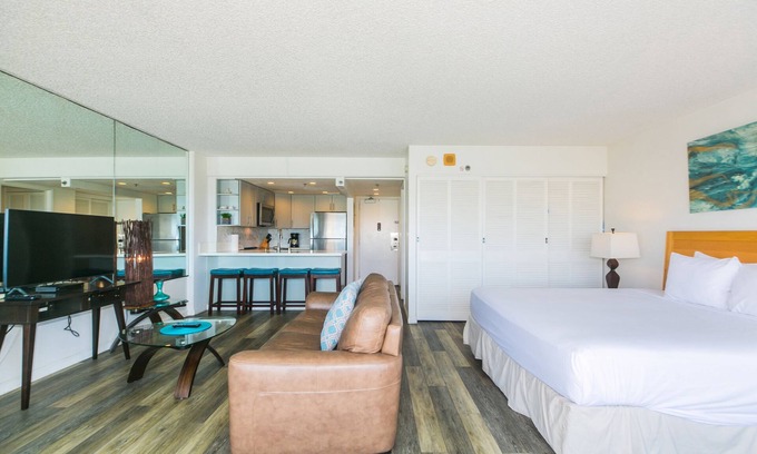 Waikiki Condo | Perfect Ocean View! Ilikai 1 Bedroom Harbor View, Minutes to the Beach!