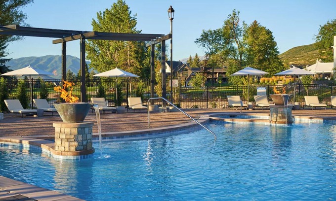 Midway Hotel | Perfect Outdoor Getaway! 4 Relaxing Units w/Pool, Golf Nearby Attractions!
