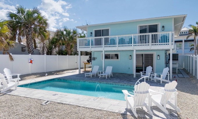 Fort Myers Beach House | Perfect Private Pool Home 1 Block to Beach
