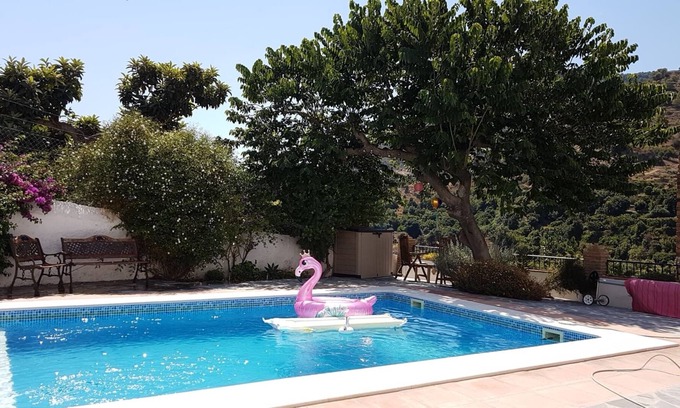 Guajar Faraguit Villa | Perfect relaxing location