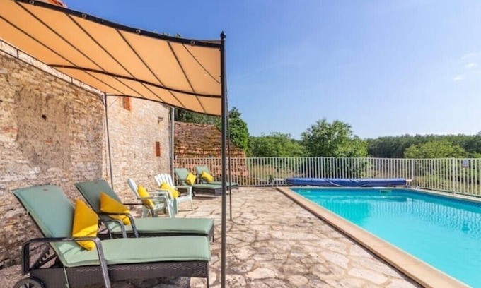 Gindou House | Perfect retreat for artists or couples, young and old.