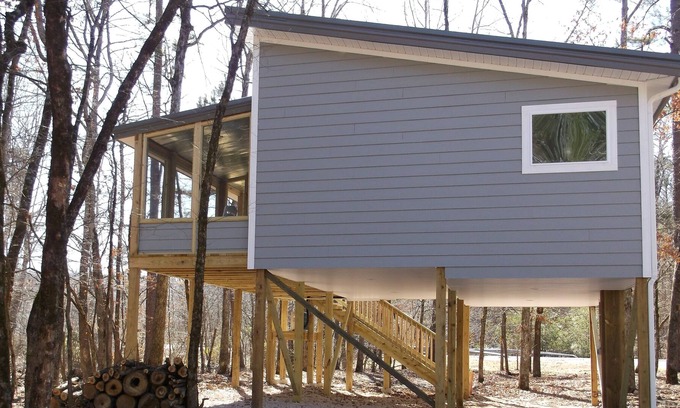 Jones Mills Cabin | " Perfect Romantic Studio Cabin by the creek for two "