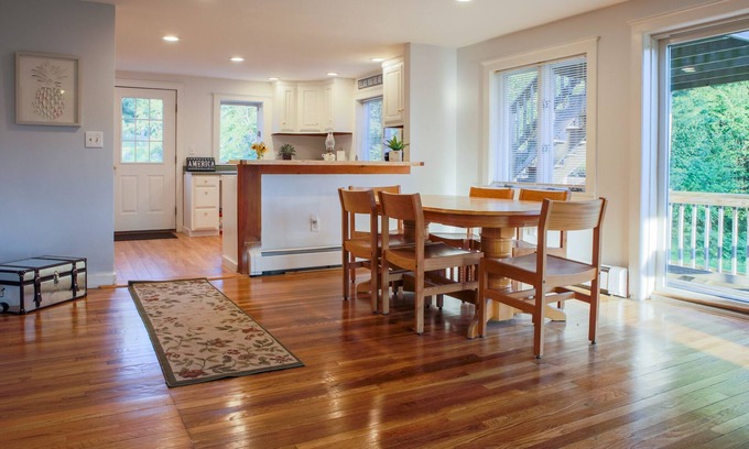 Rumney House | Perfect & Safe Family Adventure! Lake & Mountains! Weddings! Business Retreats!