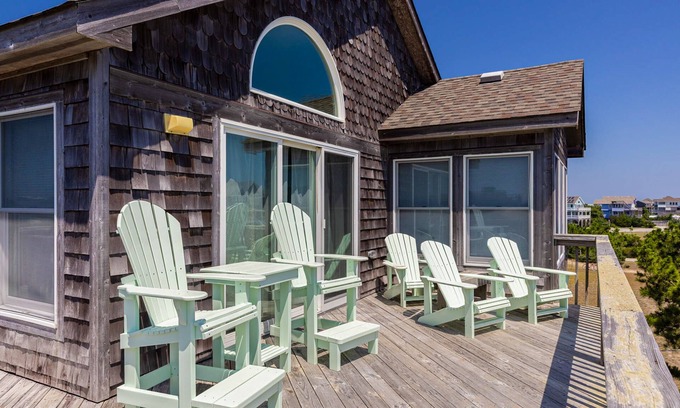 Palisade Acres House | Perfect semi-oceanfront Getaway with Full Kitchen, WIFI, and A/C | Dog-friendly
