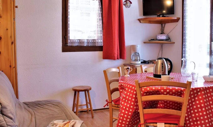 Risoul Apartment | Perfect Ski Apartment for 5 in Risoul 1850, Close to Lifts & Shops
