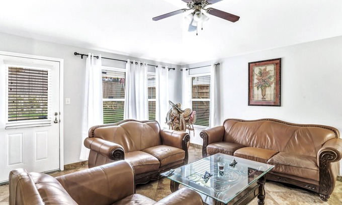 Dallas House | Perfect South Dallas Getaway Near Trinity River!