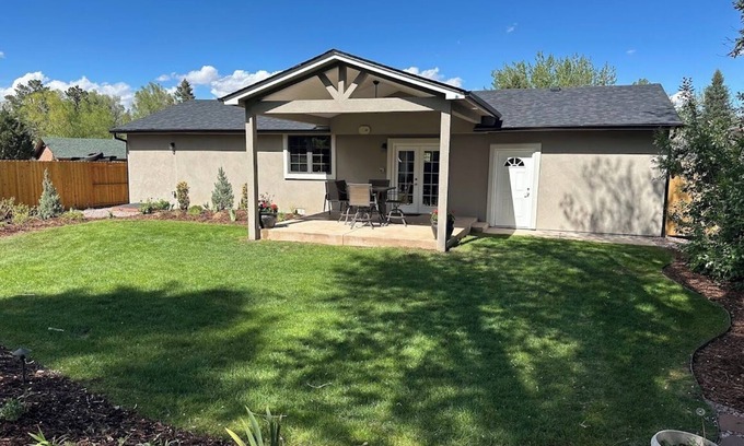 Broadmoor House | Perfect vacation home with amazing outdoor space, pet and handicapped friendly!