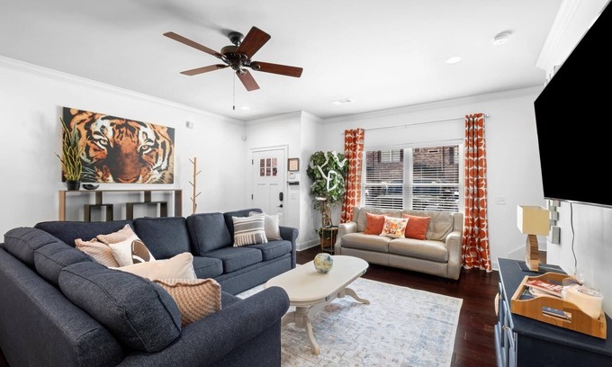 Auburn Condo | Perfect Walkable 2/2.5 Game Day Condo in Auburn with Tailgate parking spot!