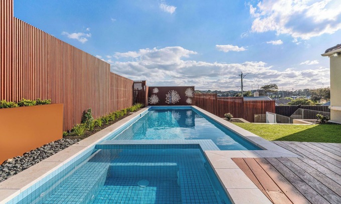 Sorrento House | Perfection Village Bay, In the heart of Sorrento With Pool & Spa (sleeps 14)
