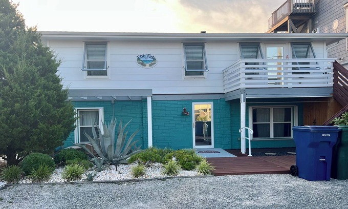 Topsail Beach Apartment | Perfectly located for beach access and walking distance to restaurants and shops