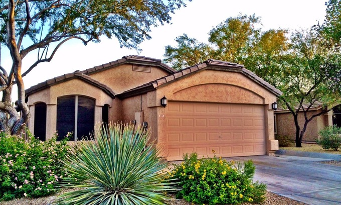 Desert Ridge House | PERFECTLY LOCATED FAMILY FRIENDLY HOUSE with HEATED POOL & HOT TUB!