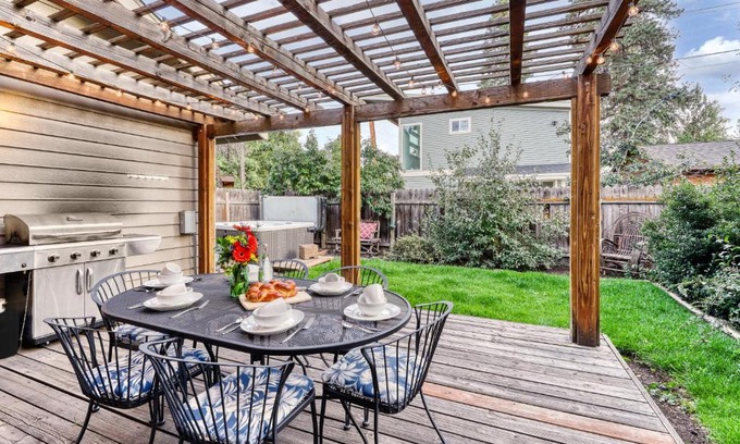 River West House | Perfectly Placed Plum Cottage