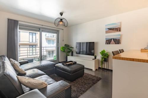 Ostend Apartment | Perfectly situated 2BR apartment near the beach