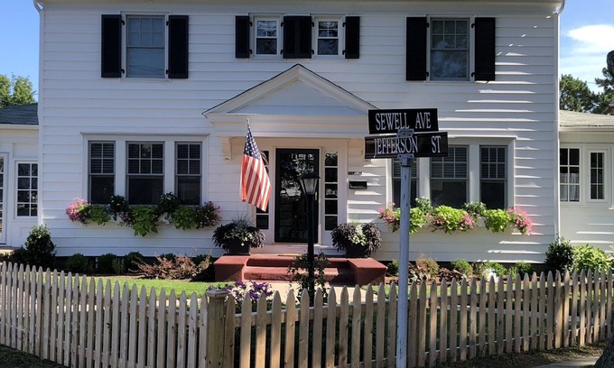 Cape May House | Perfectly Situated, Beautifully Renovated, Very Short Walk to Beach and Mall!
