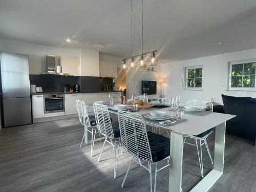 Munchen District Apartment | Perfekt für 6! Küche Netflix BBQ Parkplätze