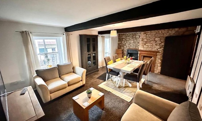Usk Apartment | Period apartment,centre of Usk
