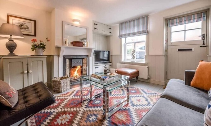 Aldeburgh House | Periwinkle, a delightful coastal cottage