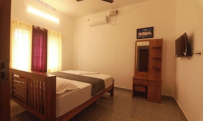 Kumily Apartment | Periyar Homes Deluxe Room 102