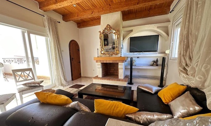 Algiers Apartment | Perle Rare HakOumi