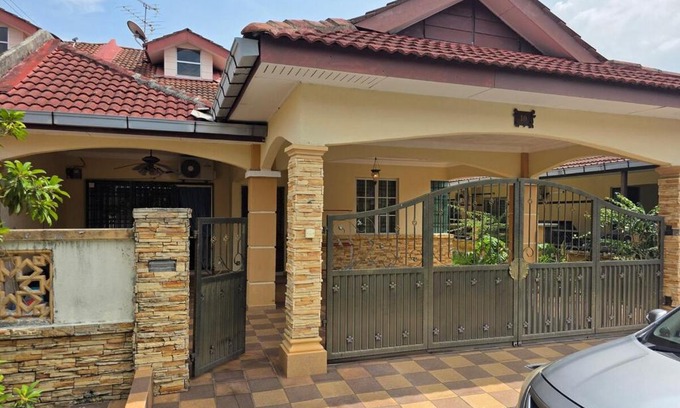 Bandar Seri Iskandar House | Permata Atiey Homestay