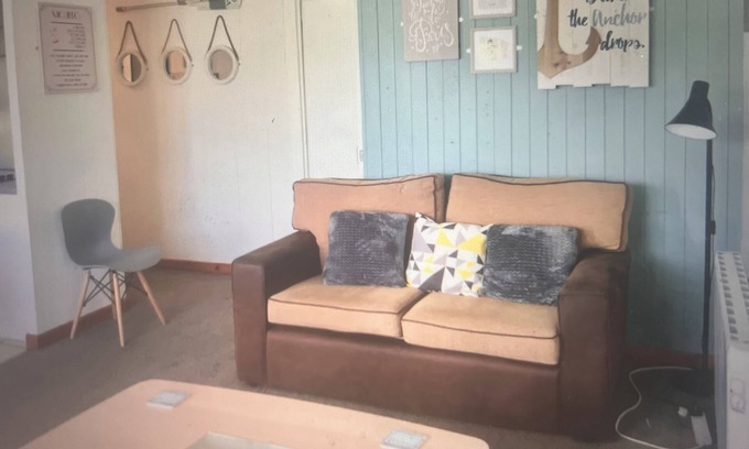 St. Agnes House | PERRANPORTH BUNGALOW - 3 Bedrooms - Communal Swimming, Tennis, Play Area, Bar