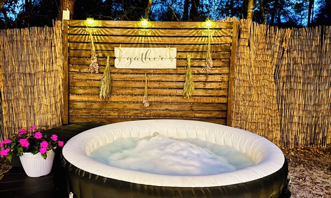 DeLand House | Personal Campsite: AC, inflatable Hot Tub, WiFi, Fire Pit, Outdoor Shower & BBQ