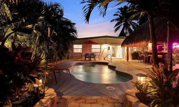 Marathon Resort | *Personal Private Resort* W/Kayaks, Bikes, Pool, Hot Tub, Volleyball & Tiki Bar