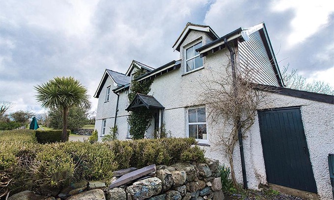 Brynrefail House | Perthi Uchaf