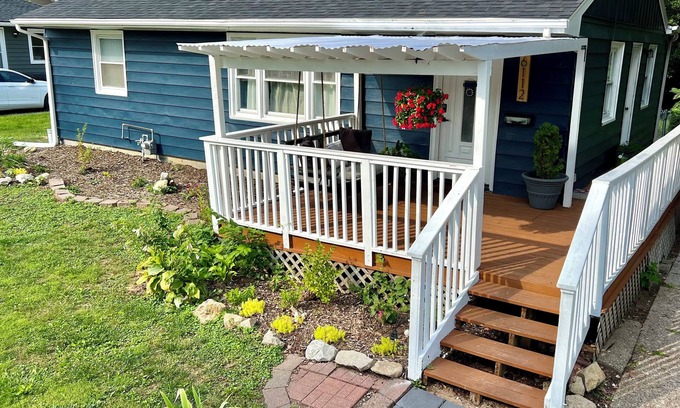 Greater South Side House | Pet & family friendly 4-bedroom house, sleeps 10. Close to DSM Airport!