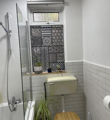 Chiswick Riverside Apartment | Pet Friendly 1Bed Studio with Free Parking